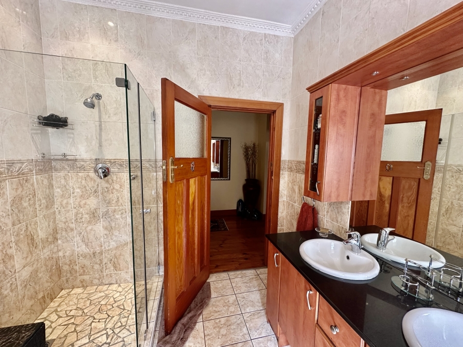5 Bedroom Property for Sale in Mill Park Eastern Cape